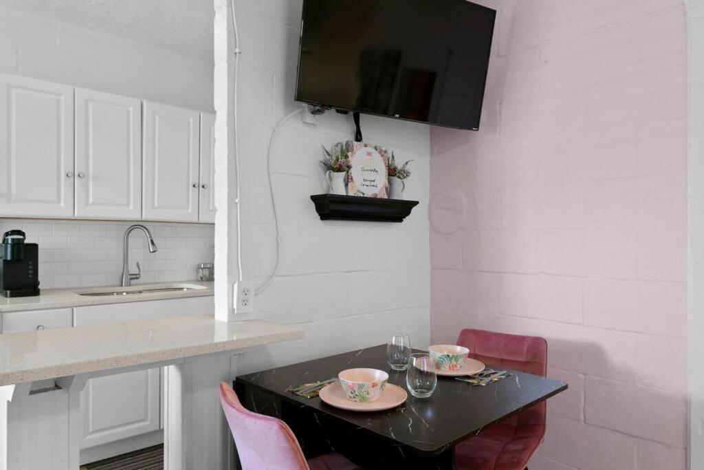 The Pink Oasis Waterfront 1 Bed Apt Apartment Tampa Ngoại thất bức ảnh