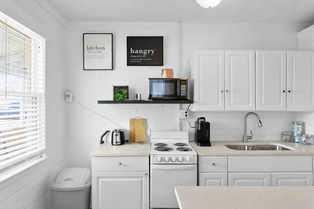 The Pink Oasis Waterfront 1 Bed Apt Apartment Tampa Ngoại thất bức ảnh